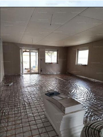 Eladó családi ház, Szigethalmon 97.9 M Ft, 3 szobás