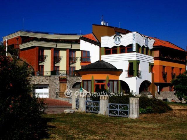 Eladó hotel, Pécsett 1300 M Ft / költözzbe.hu