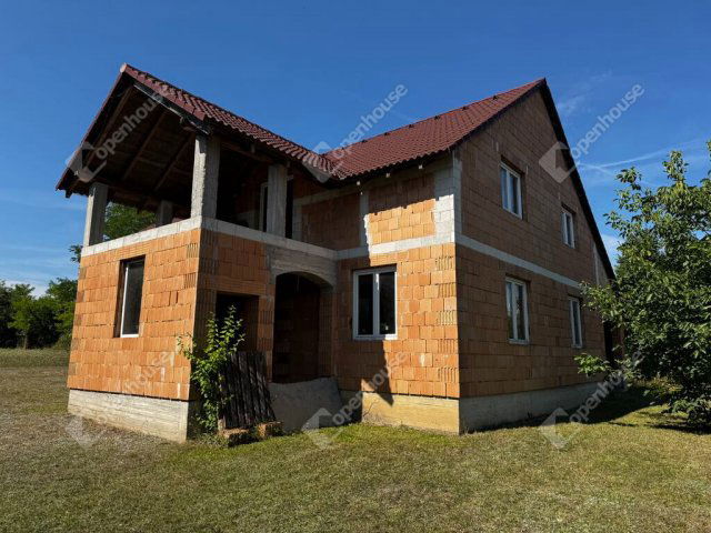 Eladó családi ház, Zámolyon 44.9 M Ft, 6 szobás