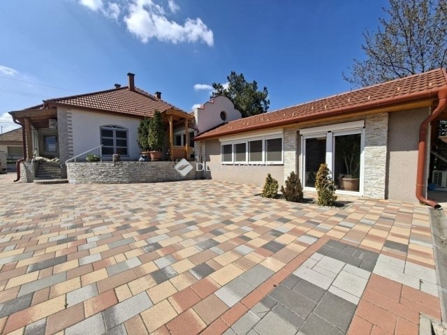 Eladó családi ház, Tápiószecsőn 125 M Ft, 3 szobás