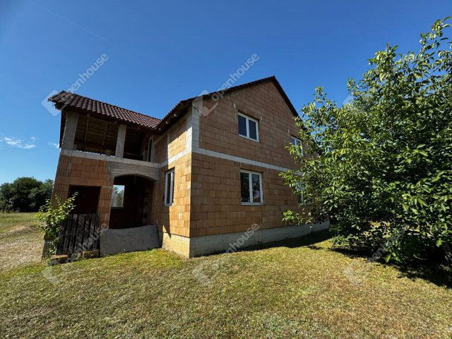 Eladó családi ház, Zámolyon 44.9 M Ft, 6 szobás