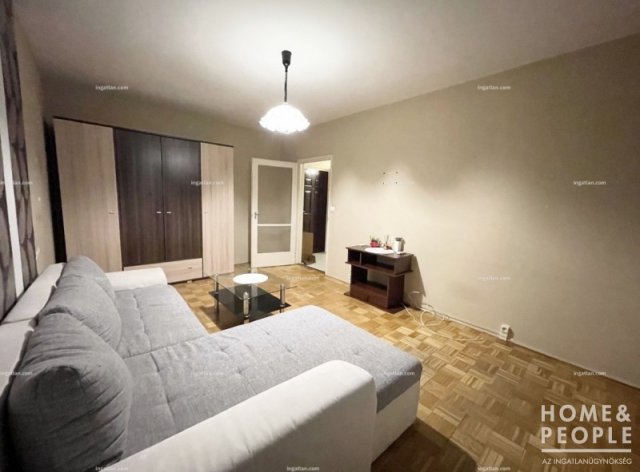 Eladó téglalakás, Szegeden 51.499 M Ft, 2 szobás
