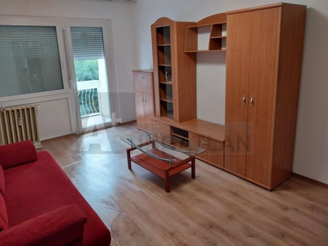 Kiadó panellakás, albérlet, Szegeden 140 E Ft / hó, 1 szobás