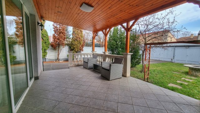 Eladó családi ház, Nyíregyházán 135 M Ft, 5 szobás