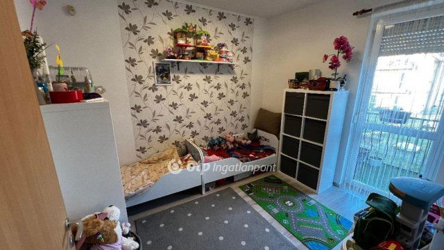 Eladó téglalakás, Egerben 82 M Ft, 3 szobás