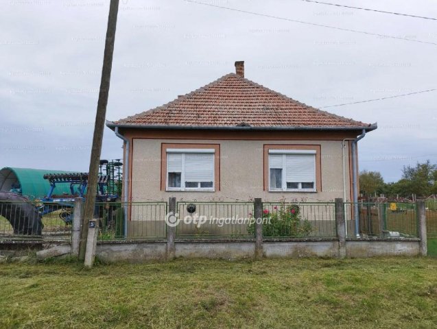 Eladó családi ház, Görbeházán 26 M Ft, 2+1 szobás