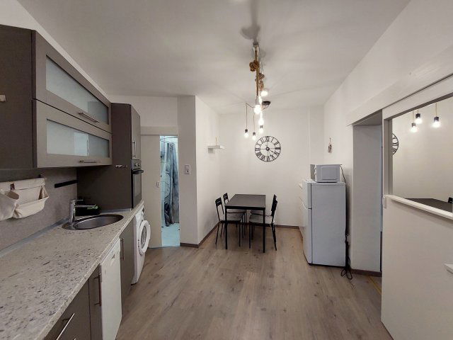 Eladó téglalakás, Szegeden 42.9 M Ft, 1 szobás