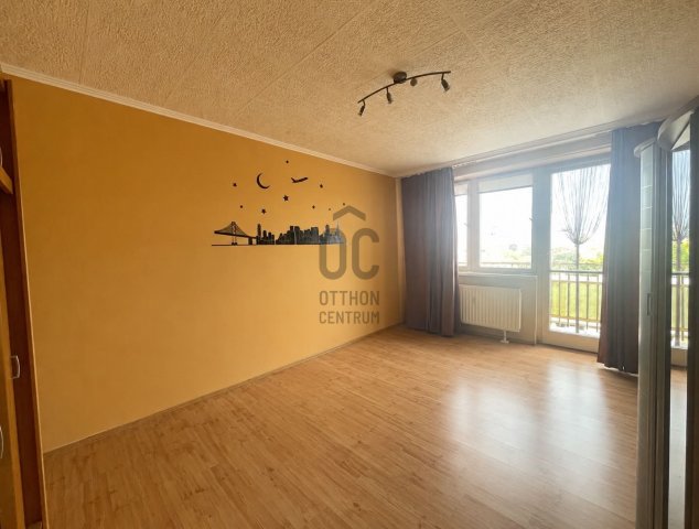 Eladó panellakás, Dunaújvárosban 31.5 M Ft, 2 szobás