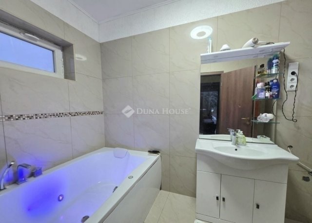 Eladó családi ház, Gyömrőn 120 M Ft, 7 szobás