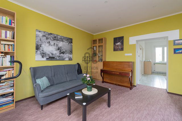 Eladó téglalakás, Dunaújvárosban 68 M Ft, 6 szobás