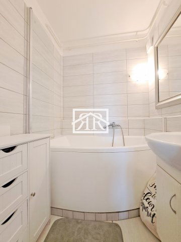 Eladó panellakás, Szegeden, Kereszttöltés utcában 59.9 M Ft