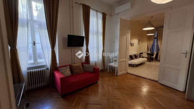 Eladó téglalakás, Budapesten, VI. kerületben 105 M Ft, 2 szobás