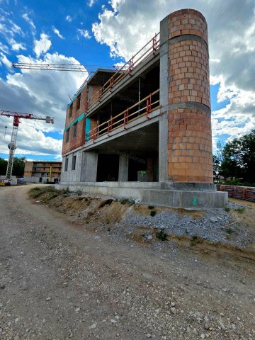 Eladó téglalakás, Oroszlányban 72.9 M Ft, 4+1 szobás