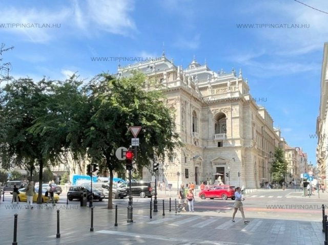 Eladó téglalakás, Budapesten, VI. kerületben, Paulay Ede utcában
