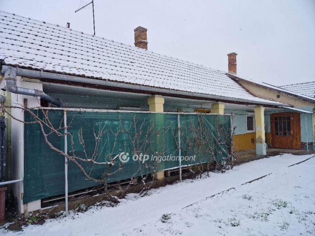 Eladó családi ház, Jászberényben 26.9 M Ft, 2+1 szobás