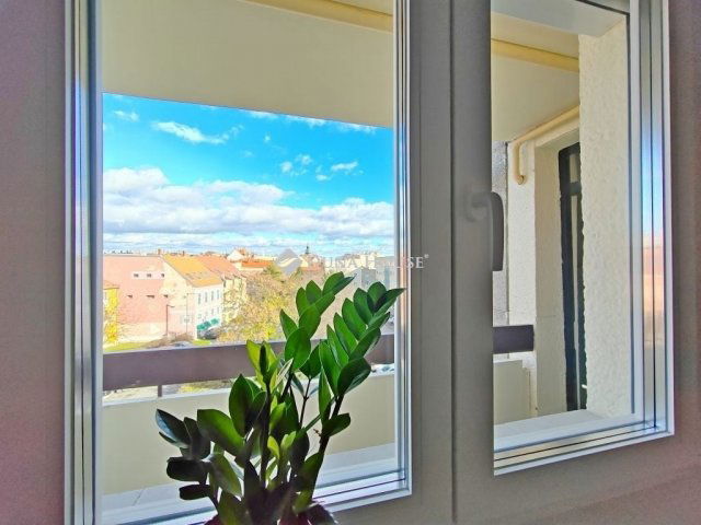 Eladó téglalakás, Szombathelyen 49 M Ft, 3 szobás