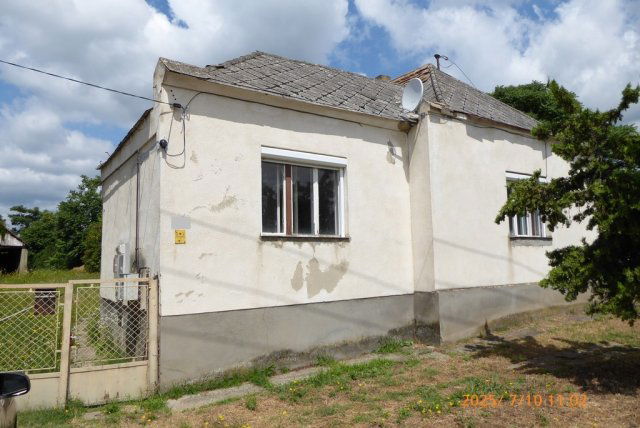 Eladó családi ház, Kővágótöttösön 11.9 M Ft, 2 szobás