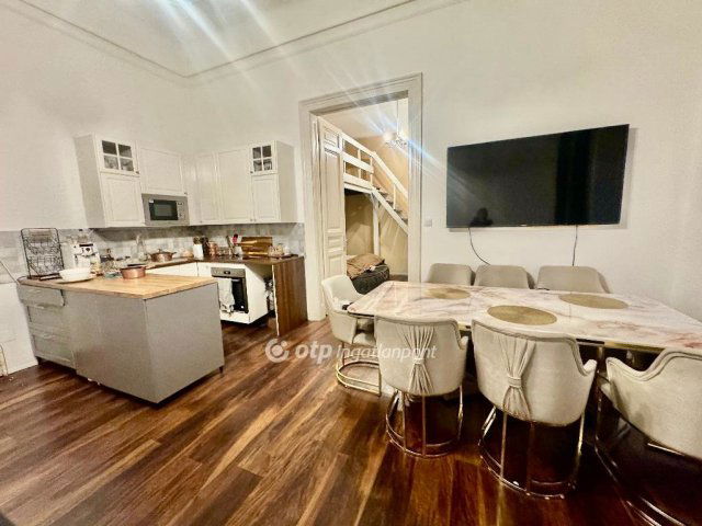 Eladó téglalakás, Budapesten, VII. kerületben 115 M Ft, 3 szobás