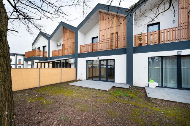 Eladó sorház, Halásztelken 121 M Ft, 5 szobás