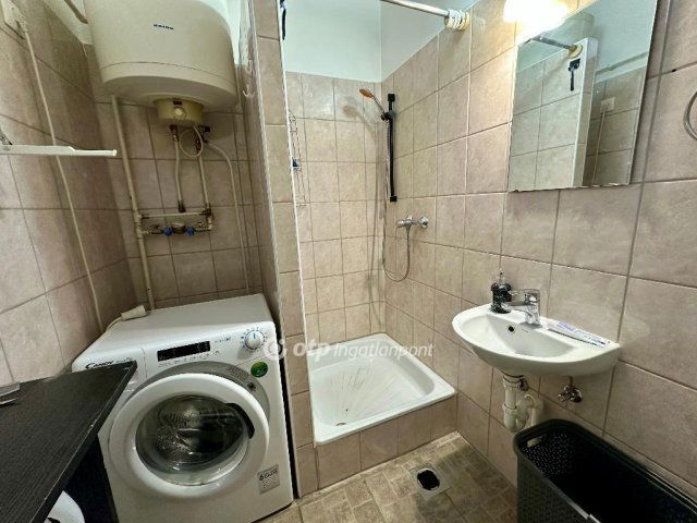 Eladó téglalakás, Debrecenben 64.99 M Ft, 2 szobás