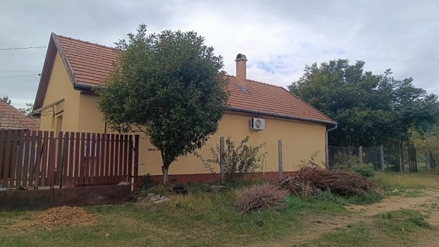 Eladó családi ház, Úrin 49.9 M Ft, 4 szobás