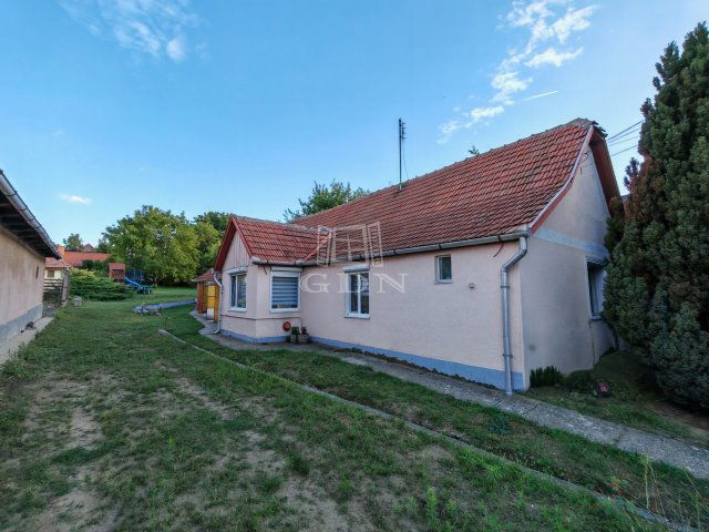 Eladó családi ház, Pécelen 64.95 M Ft, 2+1 szobás
