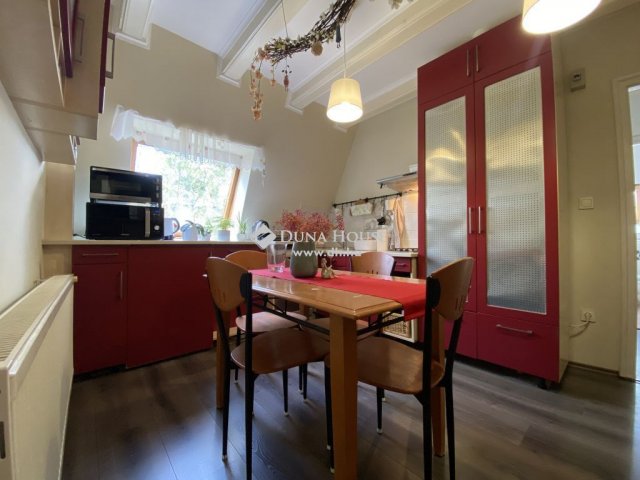 Eladó családi ház, Veszprémben 189.99 M Ft, 7 szobás