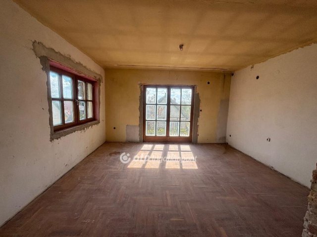 Eladó családi ház, Sukorón 57.5 M Ft, 3 szobás