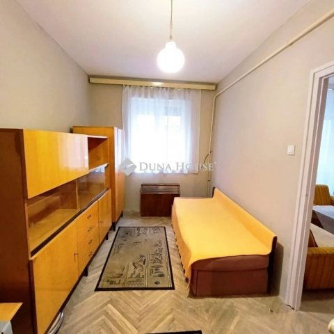 Eladó téglalakás, Szegeden 49.9 M Ft, 2 szobás