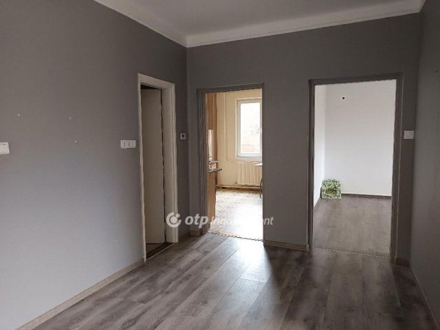 Eladó családi ház, Békésen 30 M Ft, 3 szobás