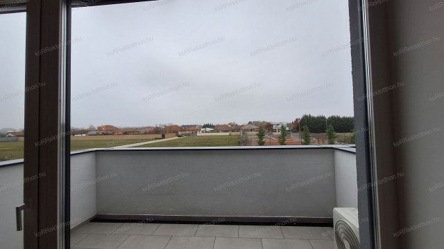 Eladó téglalakás, Jászberényben 43.225 M Ft, 2 szobás