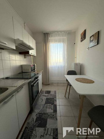 Eladó panellakás, Pécsett 45.9 M Ft, 2 szobás