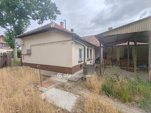 Eladó családi ház, Törökszentmiklóson 18.5 M Ft, 4 szobás
