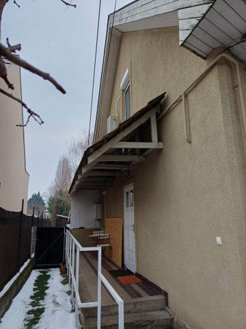 Eladó családi ház, Budapesten, III. kerületben 69.5 M Ft