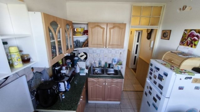 Eladó panellakás, Pécsett 39.9 M Ft, 2 szobás