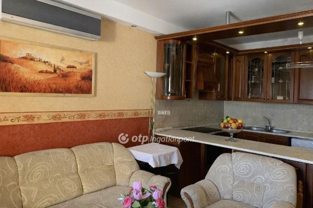 Eladó téglalakás, Szegeden 75 M Ft, 2 szobás