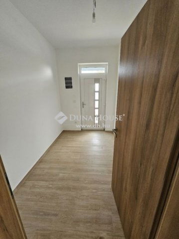 Eladó családi ház, Pécsett 129.9 M Ft, 4 szobás