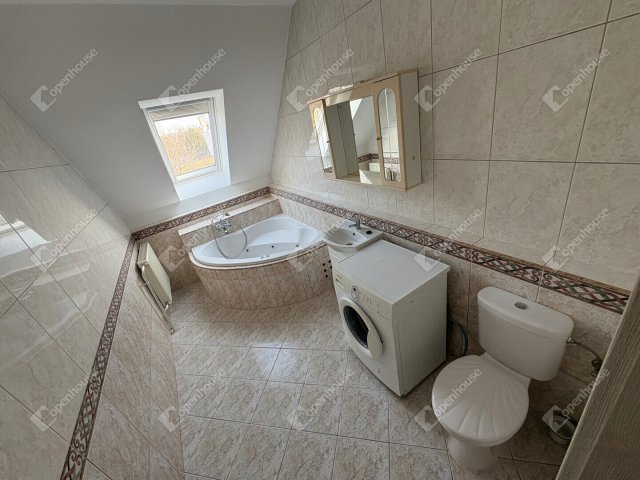 Eladó téglalakás, Debrecenben 144.9 M Ft, 5 szobás