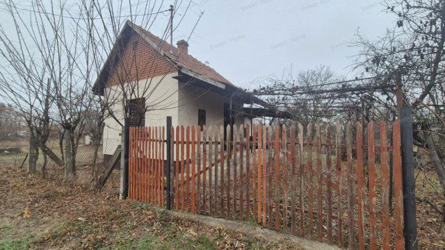 Eladó családi ház, Csemőn 5.8 M Ft, 1 szobás