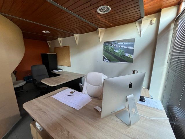 Kiadó iroda, Tiszaújvárosban, Erzsébet téren 64 E Ft / hó