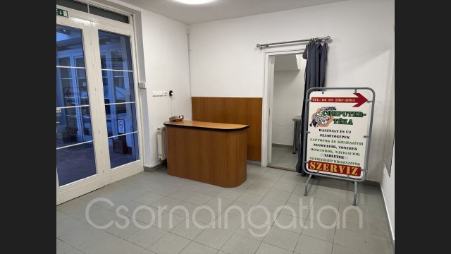 Kiadó üzlethelyiség, Csornán 80 E Ft / hó