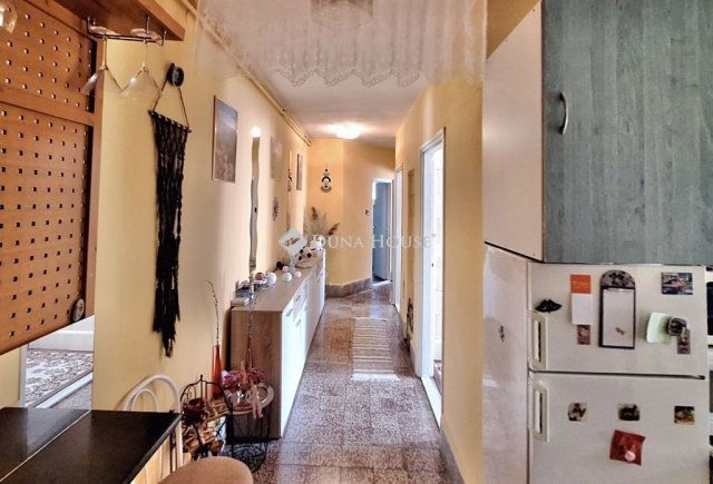 Eladó családi ház, Szekszárdon 33.99 M Ft, 4 szobás