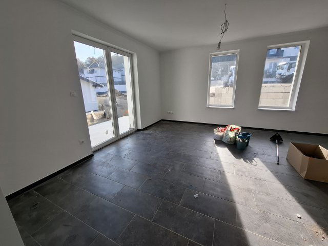 Eladó téglalakás, Mendén 75 M Ft, 4 szobás