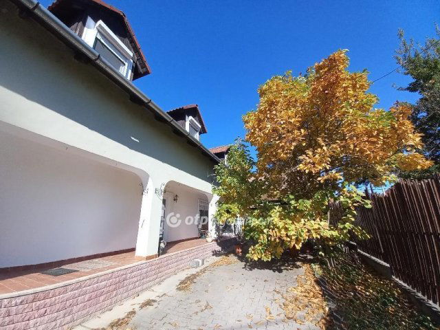 Eladó családi ház, Budapesten, III. kerületben 169 M Ft