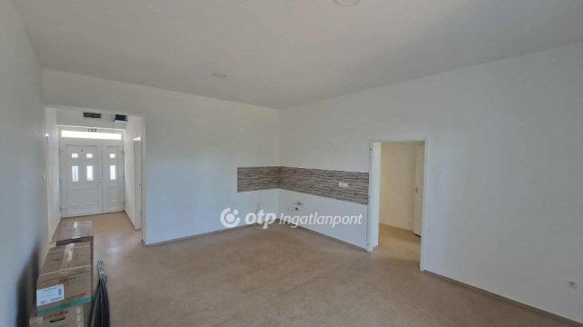 Eladó téglalakás, Tápiószelén 29.99 M Ft, 1+3 szobás