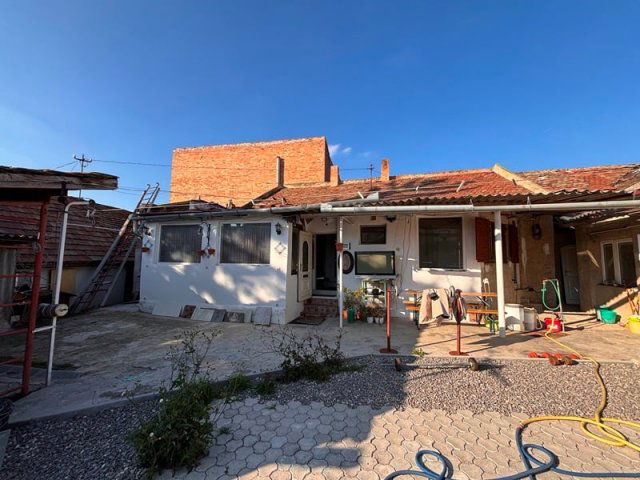 Eladó családi ház, Pécsett, Orsolya utcában 49.9 M Ft