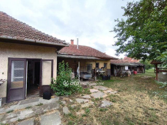 Eladó családi ház, Békésen 22 M Ft, 2 szobás