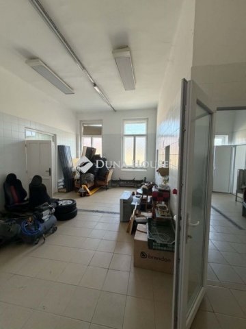 Kiadó ipari ingatlan, Kalocsán 270 E Ft / hó