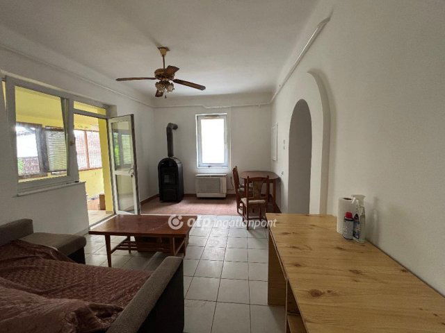 Eladó családi ház, Pápán 48 M Ft, 3 szobás