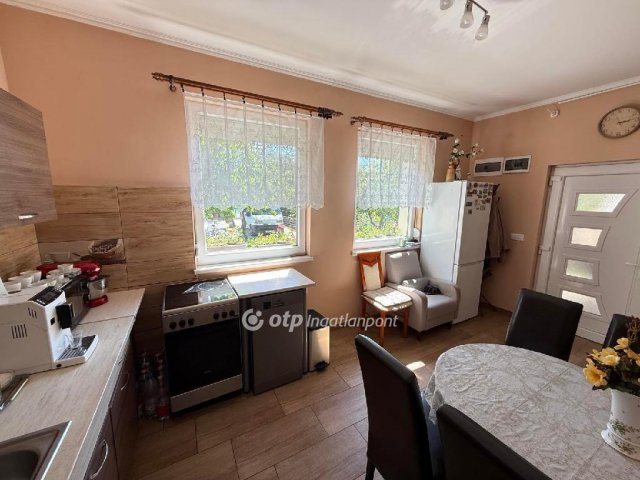 Eladó családi ház, Budapesten, XI. kerületben 75 M Ft, 2 szobás